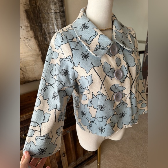 Blue Floral cropped button up jacket with 3/4 sleeves - size S - Picture 3 of 8
